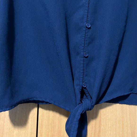 Navy v neck crop top - Picture 3 of 4